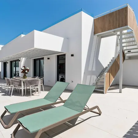 Vivi Homes - The Essence - Sea Views - Terrace - Pool - Gym