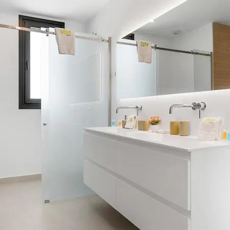 Vivi Homes - The Essence - Sea Views - Terrace - Pool - Gym Apartmán *